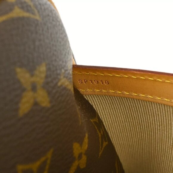 Louis Vuitton Monogram Reporter GM Shoulder Bag - Picture 9 of 12